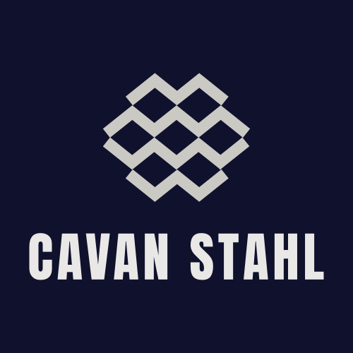 Logo mit einem geometrischen Muster aus überlappenden Rauten über dem Schriftzug 'CAVAN STAHL' auf dunklem Hintergrund